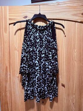 High neck cold shoulder spandex cotton flowy top NWOT